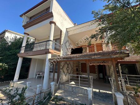 İzmir Seferihisar Doğanbey De Denize 150 Metre Satılık 3+1 Villa