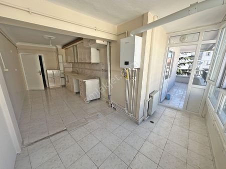 Aşıkveysel Mahallesinde Ara Katta Ön Cephede Bağımsız Salon 3+1 Satılık Daire