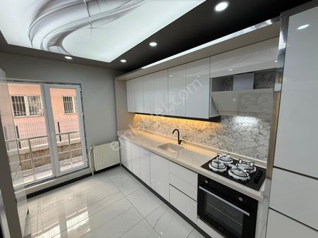 Hayal'den Mareşal Ç.mh'de Full Yapılı E. Banyolu Bağımsız 3+1 !!!