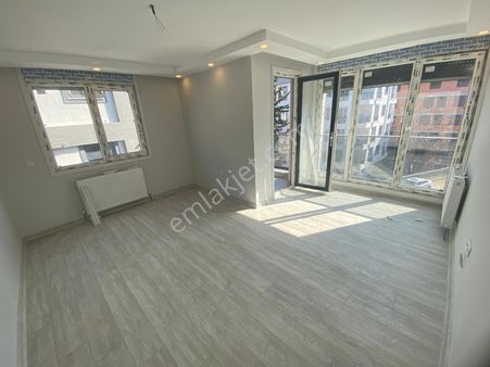 Bahçelievler Merkez'de Yeni Binada 2+1 Ara Kat Daire