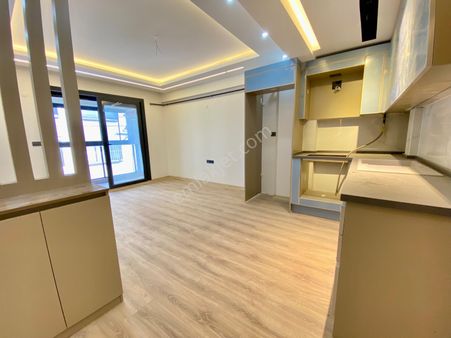 Ukep Koleji Ve Poligon Metro Yaknı Sıfır 1+1-2+1ve 3+1 Daireler