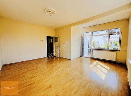 Cumhuriyet Mh. Cadde Cepheli 3+1 Bakımlı Kiralık Arakat Daire