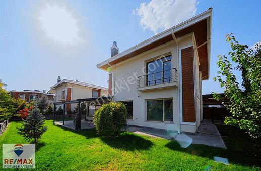 Erenköy Çay Bağları Merkezde Satılık 7+1 Villa