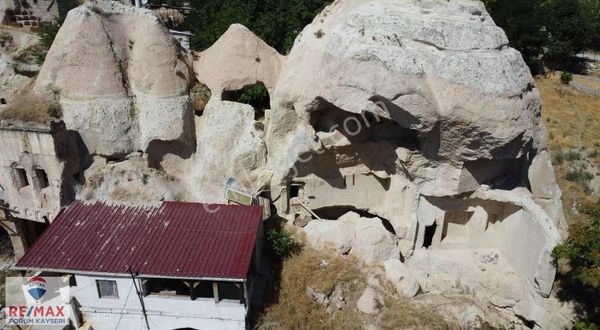 Remax Forum Ürgüp Emsalsiz Eski Ev Ve 1200m2 Turizim Arsası