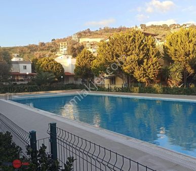 Çandarlı Gama Sitesinde Denize Yürüme Mesafesinde Satılık Villa