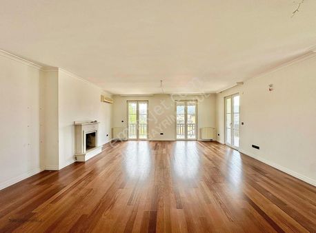 İstanbul İstanbul Evleri Göl Mazaralı L Balkonlu 3.5+1