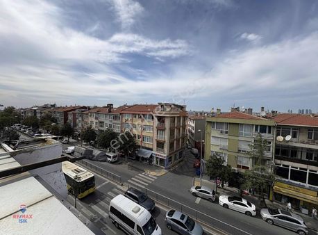 Üsküdarda Nuhkuyusu Caddesi Üzerinde Kiralık Ofis