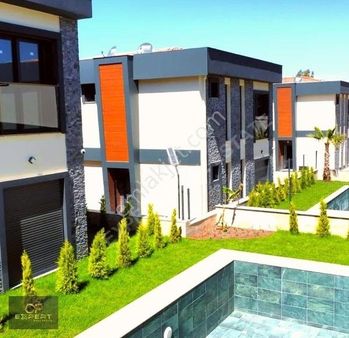 Kuşadası Merkezde Satılık Özel Havuzlu Villa