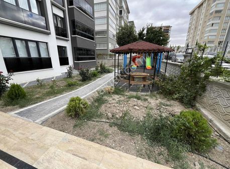 Ahımesut Mah Ara Katta Sıfır Giyinme Odalı 140 M2 3+1 Satılık