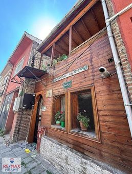 Hasanpaşa'da Müstakil-kiralık İşyeri...