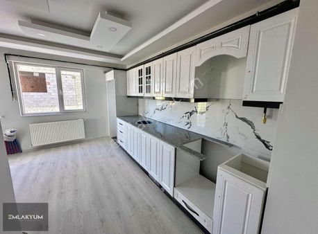 Emlakyumdan Bahçelievler Parkı Tam Karşısı Satılık Sıfır 3+1