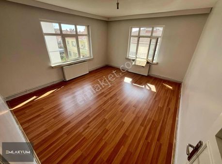 Emlakyumdan Medrese Mah.okullar Bölgesinde 2+1 Kiralık Daire