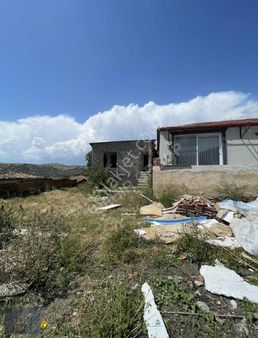 | Şehir'den |uzunçam'da Manzaralı 304m2 İmarlı Arsa İçinde Ev