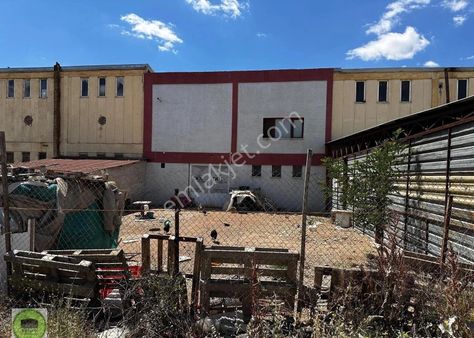 Buewo'dan Emko Sanayi Sitesi B3 Blok 500 M² Satılık Dükkan