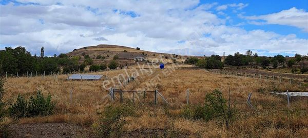 Kısmet Emlak'tan Ucarı Mah. Tek-tapu Yolu Olan 7.643m2 Tarla