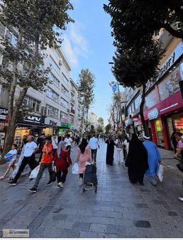 Işık 'tan Yürüyüş Yolunun İçinde Kiralık Mağaza Dükkan