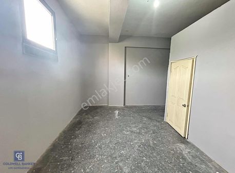 Yenişehir İş Merkezinde Köşe Konumda Satılık Dükkan