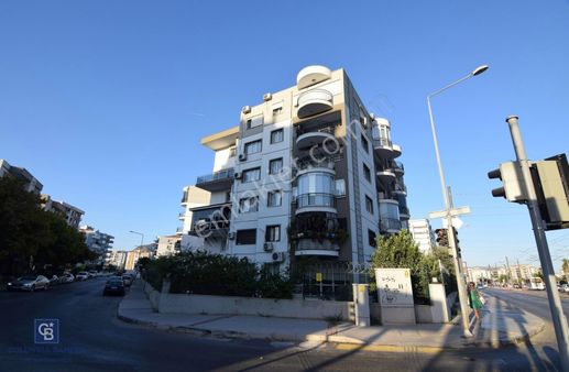Çiğli Ataşehir Site İçerisinde Satılık Tadilatlı Geniş 3+1 Daire