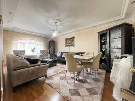 Kariyer'den Yayla'da Cadde Yakını Ara Katta 3+1 Fırsat Daire