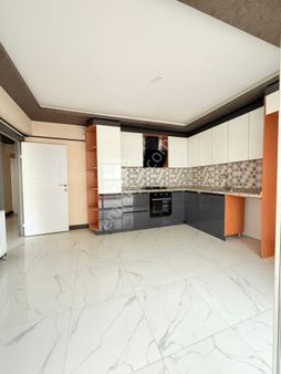 Yıldız'dan Okul-market-ulaşım Dibi Ara Kat Geniş Masrafsız 3+1!!