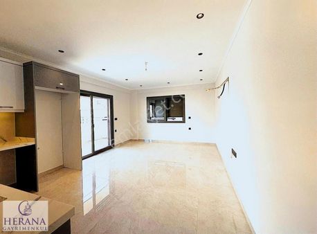 Foça'da Modern Yaşam: Bahçeli 2+1 Giriş Kat Sıfır Lüks Daire