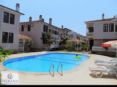 Foça'da Havuzlu Site İçinde 2+1 Kiralık Uzun Dönem Eşyalı