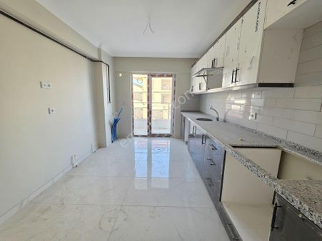 Keçiören Hisarda 1.kat Sıfır Bina 3+1 Cadde Yakını Güney Cephe