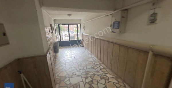 Yeni Foça Sokak Ta Eşyalı Kiralık