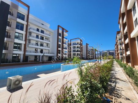 Yeniköy'de Sıfır Lux Sitede Eşyalı Kiralık Sıfır 1+1 Lux Daire