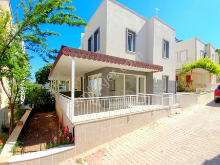 Didim Mavişehirde Satılık Denize Yakın 3+1 Bahçeli Villa