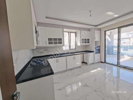 Bağlıca Cadde De 4+2 Müstakil 3 Katlı Satılık Villa Kapalı Garaj Var