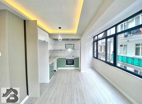 ⫸ Akçay Best Emlak'tan⫷ Merkezde Masrafsız Köşe Denize Yakın 2+1