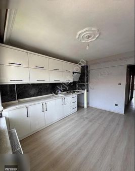 Zeybek Emlaktan Cadde Üzerinde 2+1 Dairemiz Satılıktır