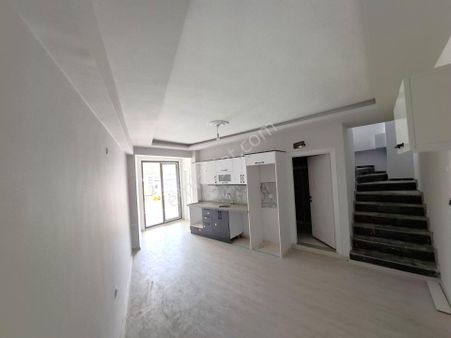 Akman'dan Önü Kapanmaz Geniş Teraslı 2+1 Satılık Dublex Daire