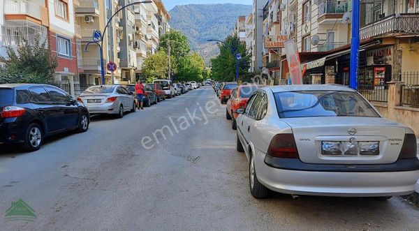 Merkezefendi Mahallesi,cadde Üzeri Satılık Dükkan.