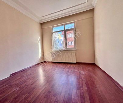 Maltepe Bağlarbaşı'nda Satılık 3+1 Daire