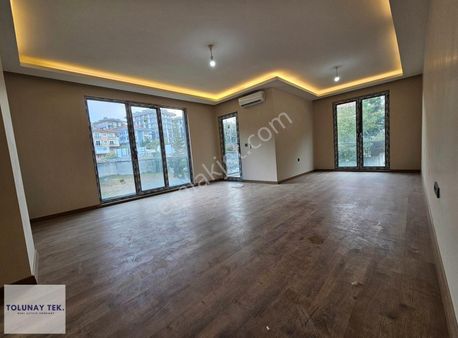 Site İçerisinde Sıfır 4+1/147 M2 Ara Kat Sıfır Geniş Daire...