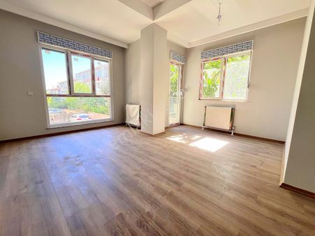 ▃birikim▃ Küçükyalı'da Ulaşıma Yakın Ara Kat Balkonlu Yeni 2+1!!