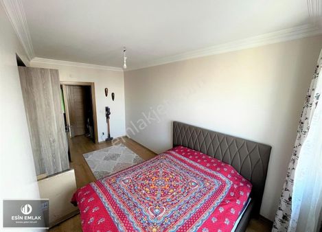 Yakacık Mah Balkonlu Temiz Geniş Arakat 1+1 Satılık Daire