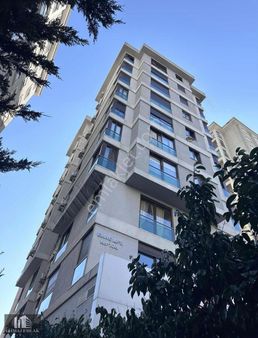 Bostancı Minibüs Caddesinde 3+1 10 Yıllık Binada Ön Cephe Fırsat