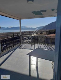 Eğirdir Barlada Yol Üzeri Göl Manzaralı Takasa Uygun Müstakil Ev