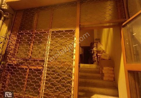 Üsküdar Merkezde Çift Katlı 160m2 Dükkan & Depo