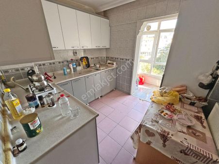 Altıağaç Mahallesinde Gazneli Mahmut Cadde Yakınında Ara Katta 2+1 Satılık Daire