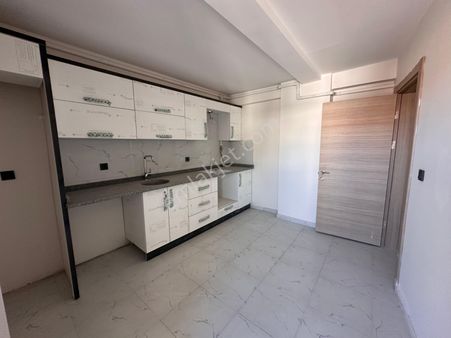 Bergama Atatürk Mahallesi Ara Kat 3+1 Doğalgazlı,asansörlü Daire