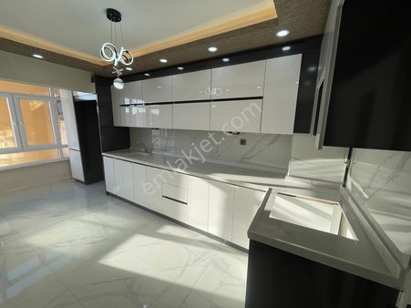 Sincan Akşemsettin Mah.de 3+1 Full Yapılı Satılık Daire Es-as Emlakta