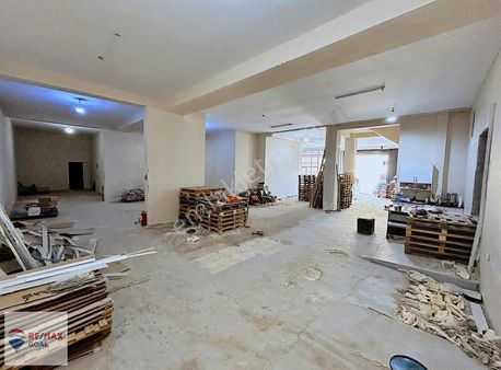 Yakacık'ta Kiralık, Yüksek Tavan, Geniş Depolamaya Uygun Dükkan