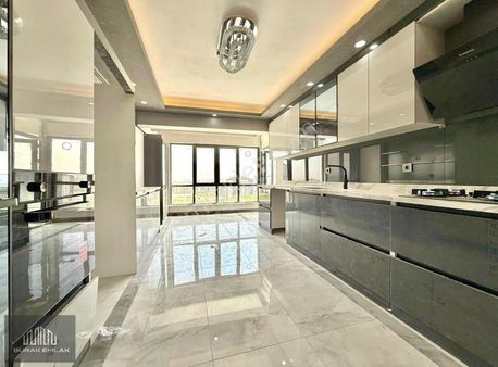 Burak'tan Çift Bloklu Sitede Modern Mimari G.odalı Sıfır 4+1 Dai