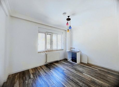 Havuzlu Sitede Bahçeli Tripleks Villa