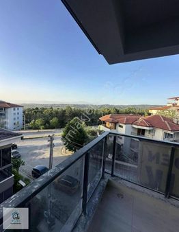 Zümrütevlerde Satılık 3+1 Ebeveyn Banyolu Lüks Daireler