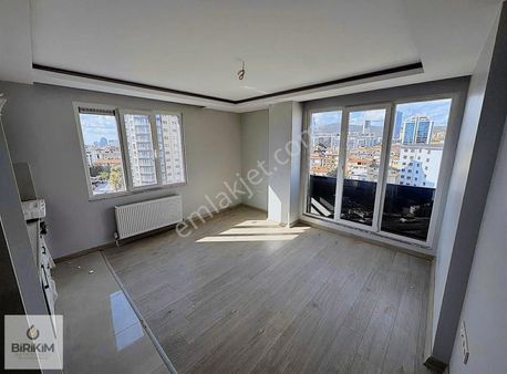 Anayurt Cad Üzerinde 2+1 Çift Asansör K.otoparklı Lüks Daire